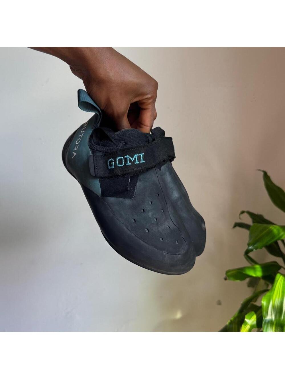Butora Gomi Black Teal Rock Climbing Shoes fits women’s US 6.5